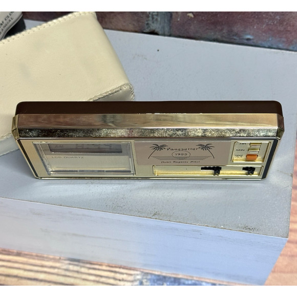 Vtg Tourist Mini Desk Travel Alarm LCD‎ Quartz Sentek Clock Hyatt Regency Maui - Picture 3 of 10